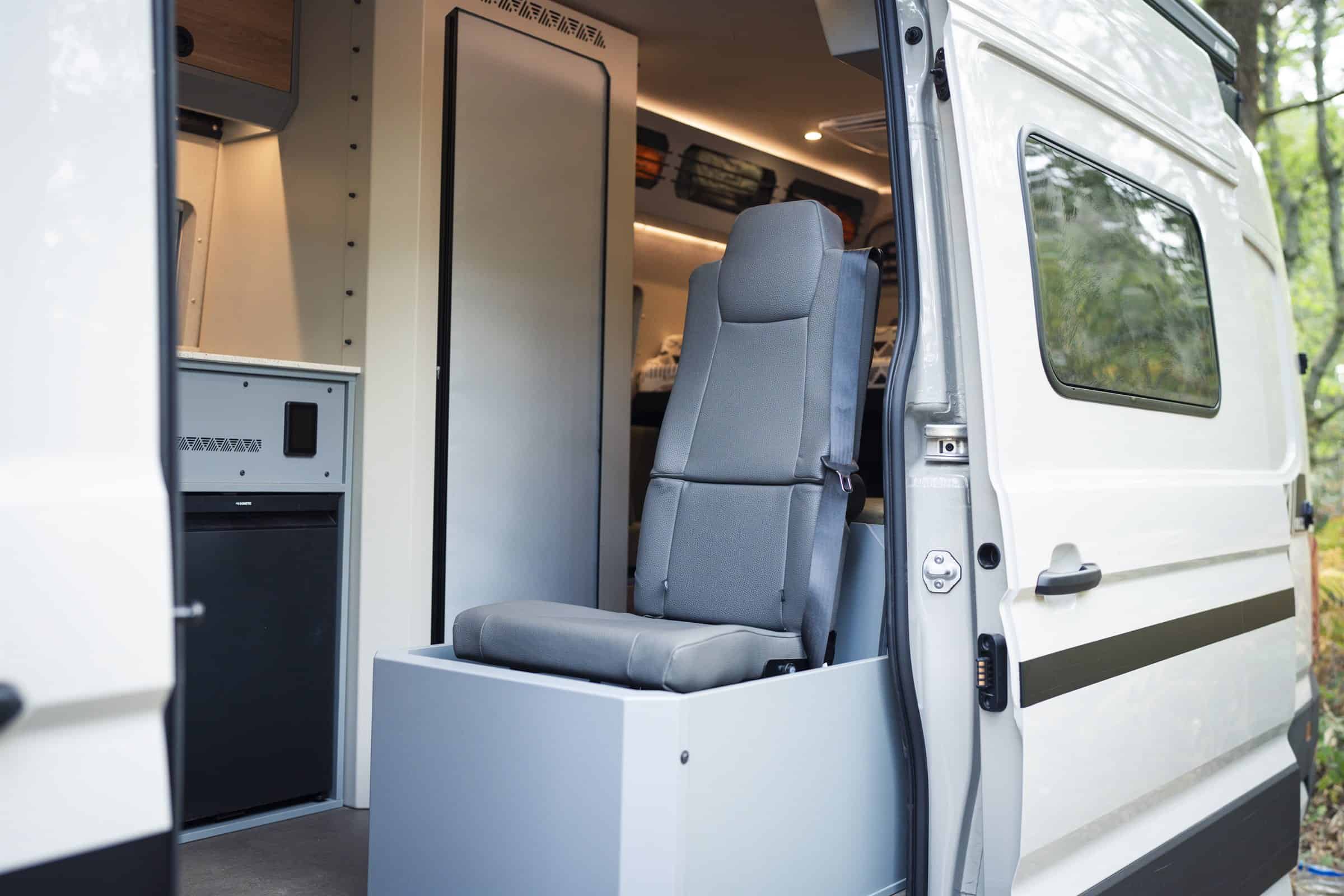 Optional third belted seat in place in the Onyx Arête