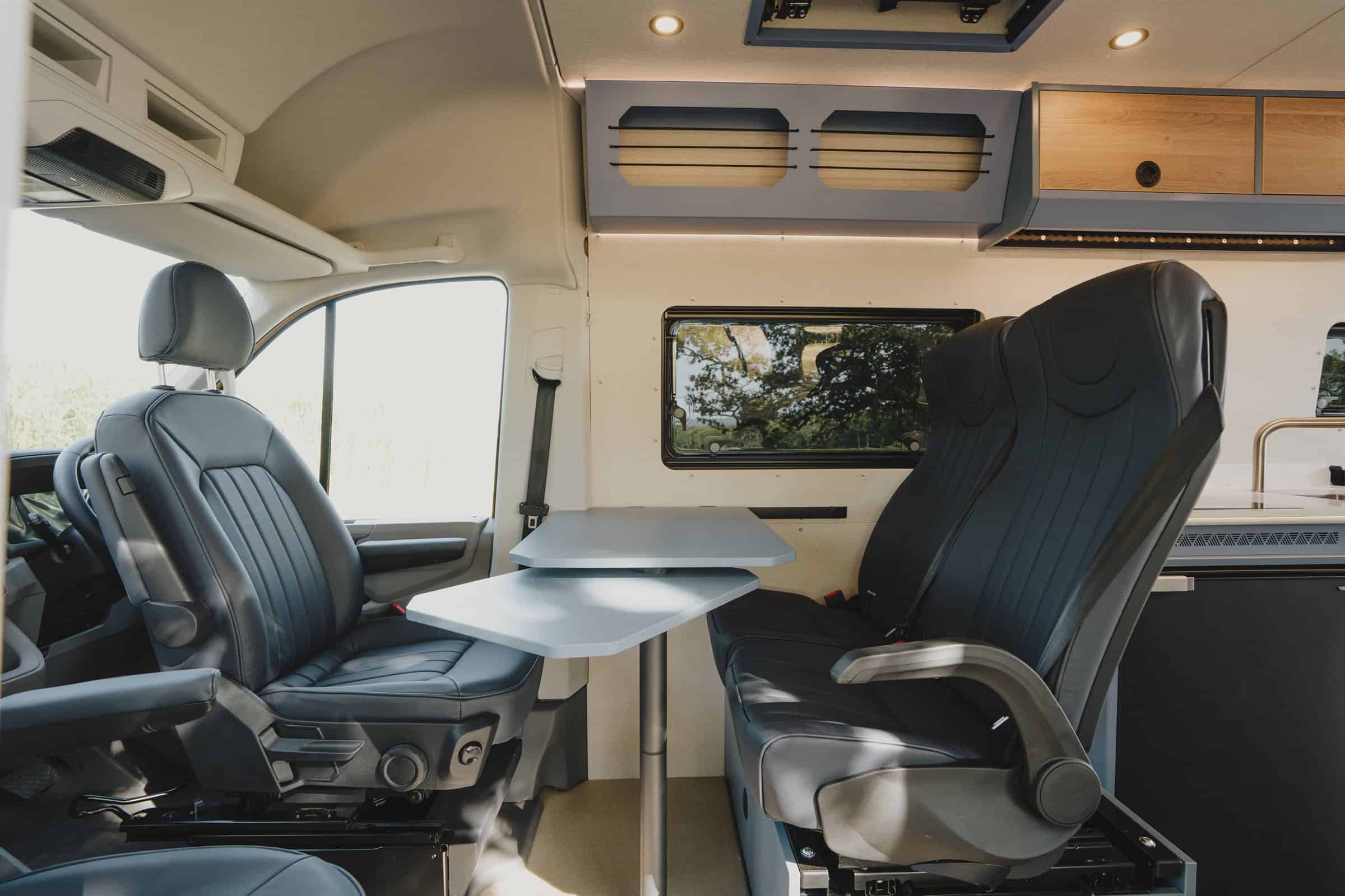Belted travelling seats and swivelled cab seat around the table in the Onyx Mesa