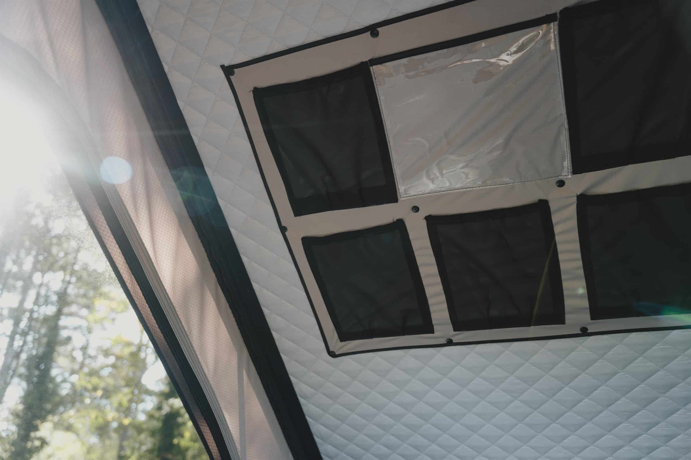 The quilted thermal lining and mesh storage pockets on the inside of the Onyx pop-top shell